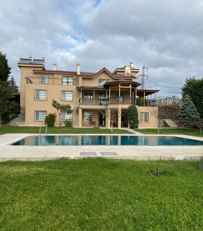 Big Garden Villa in Istanbul For Sale 8