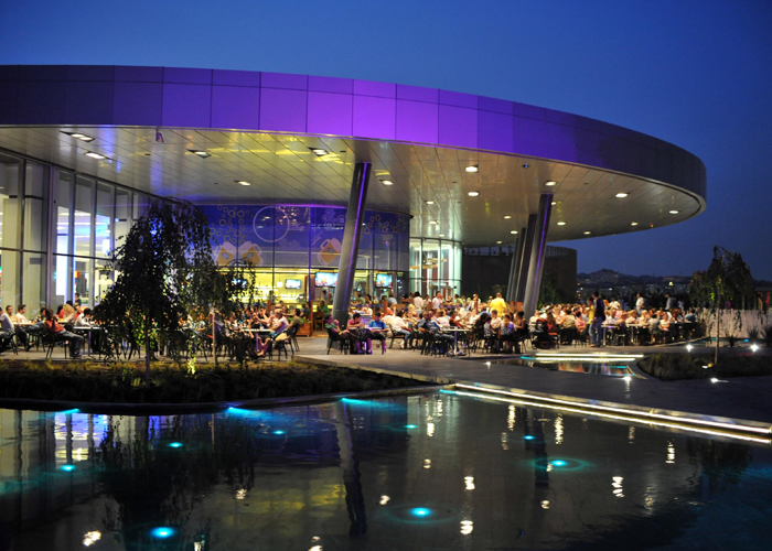 Shopping Mall For Sale in Istanbul 5 3