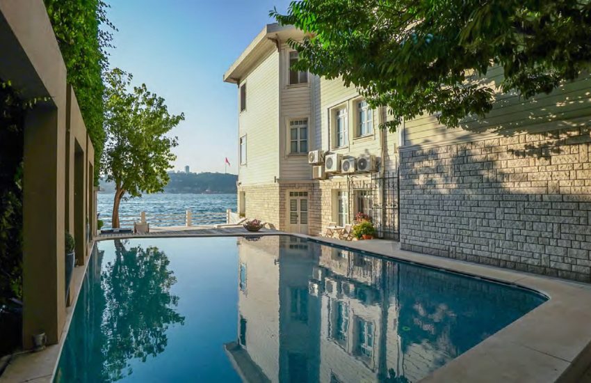 Sea Front Villa in Istanbul For Sale 18