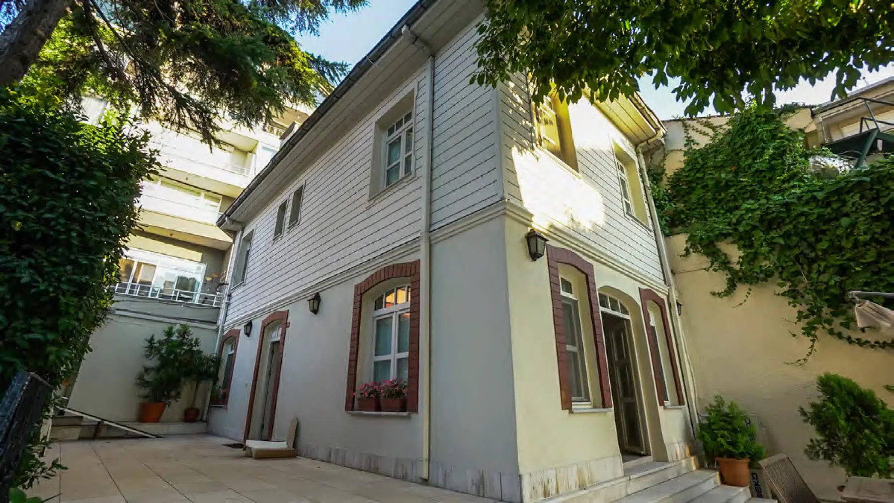 Istanbul Bosphorus Mansions History 29 Sea Front Villa in Istanbul For Sale (25)