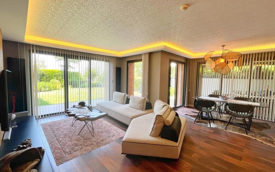 Istanbul Zekeriyakoy Triplex Villa For Sale