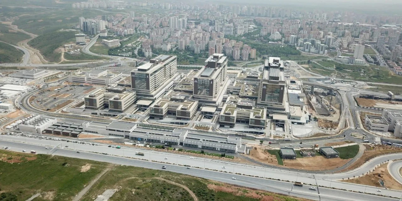 5. Cam and Sakura City Hospital – Basaksehir 1