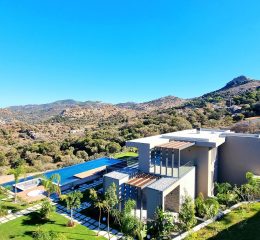 Mansion for sale in large plot in Bodrum 1