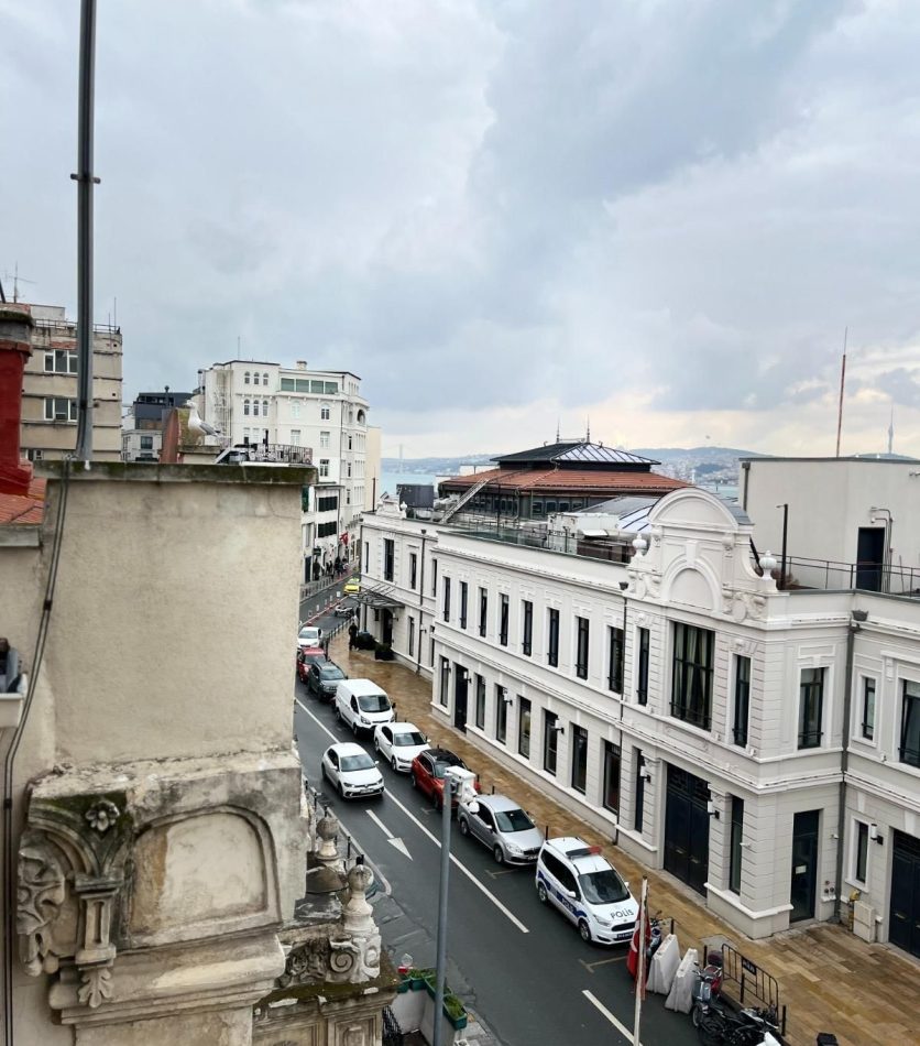 Office for sale in the touristic area of ​​Istanbul 3