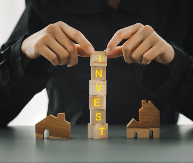 What is the 2 rule for property investment